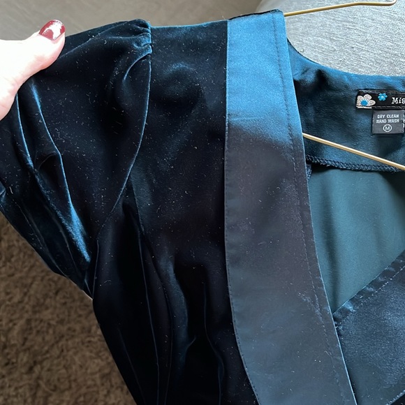 Velvet dress - Picture 8 of 11